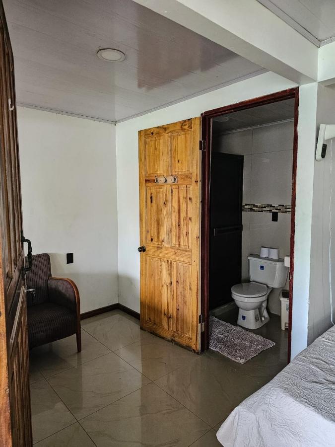 Hotel Liah'S 托尔图格罗 外观 照片