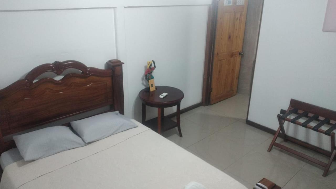 Hotel Liah'S 托尔图格罗 外观 照片